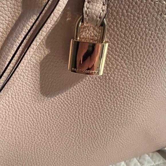 MARC JACOBS MINI GRIND TOTE with Gold Hardware. Great Gift! - Picture 4 of 6